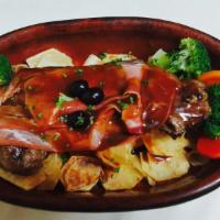 Bife a Portuguesa  · Ny sirloin with prosciutto in garlic, wine sauce and potato chips.