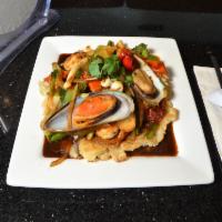 138A. Hu Tieu Xao Mem Do Bien · Seafood combo soft chow fun. Stir-fried noodles with seafood and Chinese vegetables.