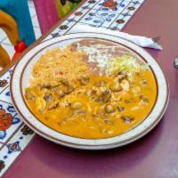Pollo Chipotle · Tender sliced chicken breast sauteed with mushrooms and covered with chipotle sauce.