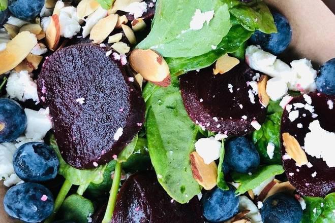 Smaak Salad  · Bed of baby spinach, sliced roasted beets, blueberries, chev ＆ toasted almonds. Served with a side of champagne vinaigrette. 
