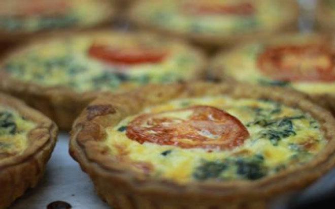 Quiche de Espinaca · eggs, sauteed garlic spinach, tomatoes, and swiss cheese
