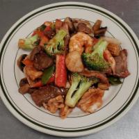 S2. Happy Family Specialty · Sliced pork, chicken, beef, shrimp, crab meat, and scallop sauteed with vegetable in brown s...
