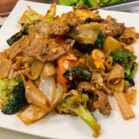 Drunken Noodle Beef · Pan fried flat rice noodles with sweet chili sauce, eggs, onion, bell pepper, broccoli, toma...