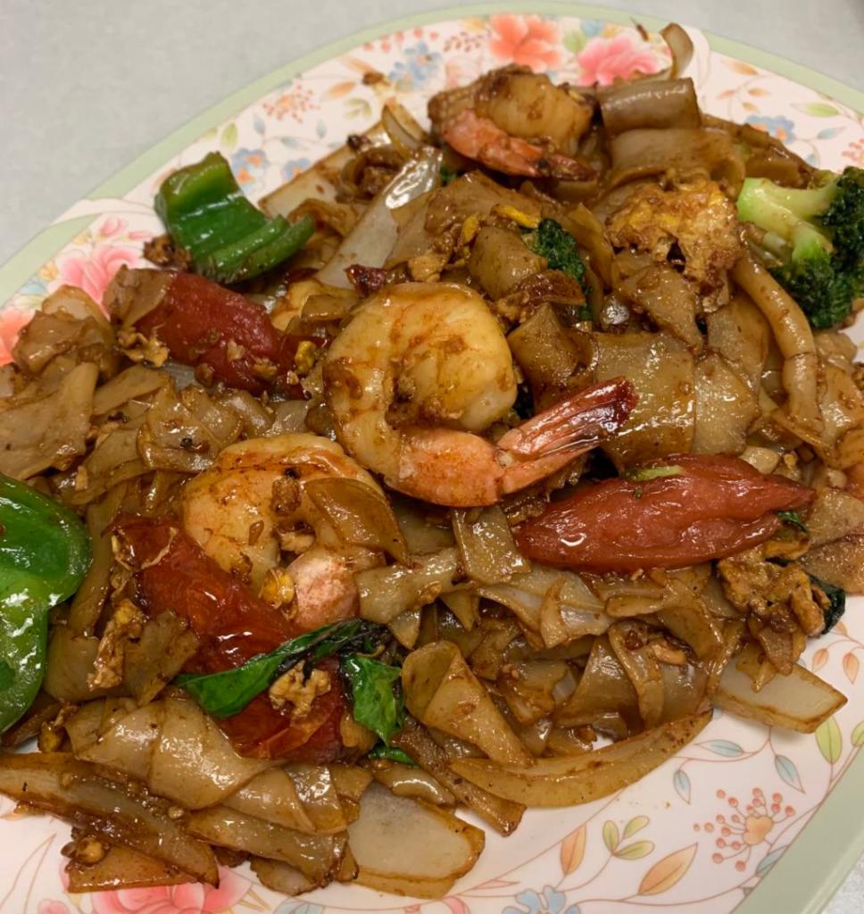 Drunken Noodle Shrimp · Pan fried flat rice noodle with sweet chili sauce, eggs, onion, bell pepper, broccoli, tomato, baby corn and thai basil.