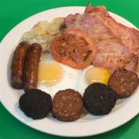 Full Irish Breakfast · 2 eggs, sausages and Irish bacon, black and white pudding, grilled tomato and fries.