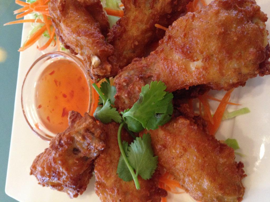 Chicken Wings · Fried chicken wings served with sweet&chili sauce.