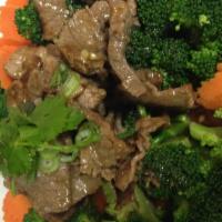 Broccoli · Slices of marinated meat in the light brown sauce and carrot come with rice