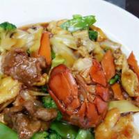 M9. Happy Family · Fresh lobster, shrimp, beef and chicken sauteed with special vegetables in brown sauce. With...