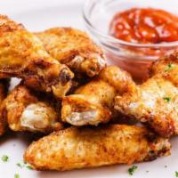 Royal Wings Plate · 6 pcs home-made seasoning chicken wings with Sweet Chili Sauce on the side