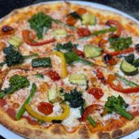 Ortomisto · Tomato sauce, mozzarella, roasted zucchini, spinach, roasted sweet peppers and sautéed brocc...