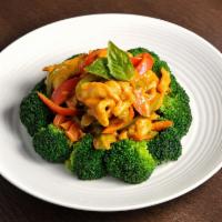Panang Curry  · Red panang curry paste, coconut milk, basil leaf, bell pepper and broccoli. Hot and spicy.