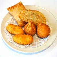 6 bite-sized hors d'oeuvres (Porcao de Mini Salgados Mistos) · (6 pieces)