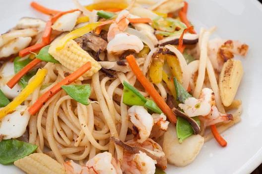  Seafood Diablo · Sea scallops, calamari, shrimp, assorted vegetables and Japanese udon noodles grilled in a homemade spicy sauce. 
