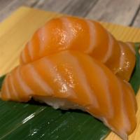 Salmon Sushi (2pcs) · 