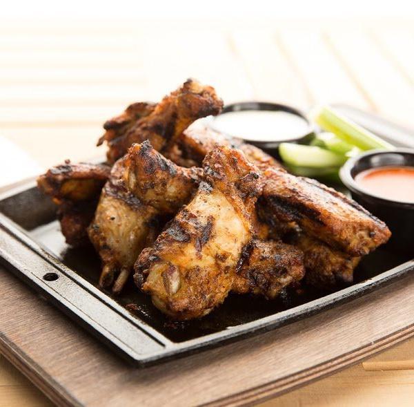 Daddy's Wings · Full pound of Breaded wings tossed with Buffalo or BBQ sauce served with ranch or blue cheese dressing.