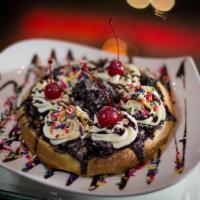 Cookies N Cream · Chocolate cream cookie crumble, chocolate sauce, white chocolate, cherries and homemade whip...