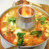 15. Tom Kah · Soft tofu, tomatoes, mushrooms, onions, scallions, cilantro in coconut milk broth, Tom Yum p...