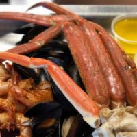 Steamed Sampler · 1/2 lb. shrimp, 12 mussels, and 1/2 lb. crab legs.
