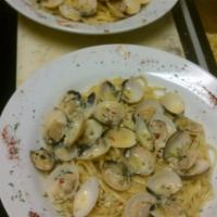 Clams Marinara Platter · Little Neck clams in a red or white sauce over pasta.