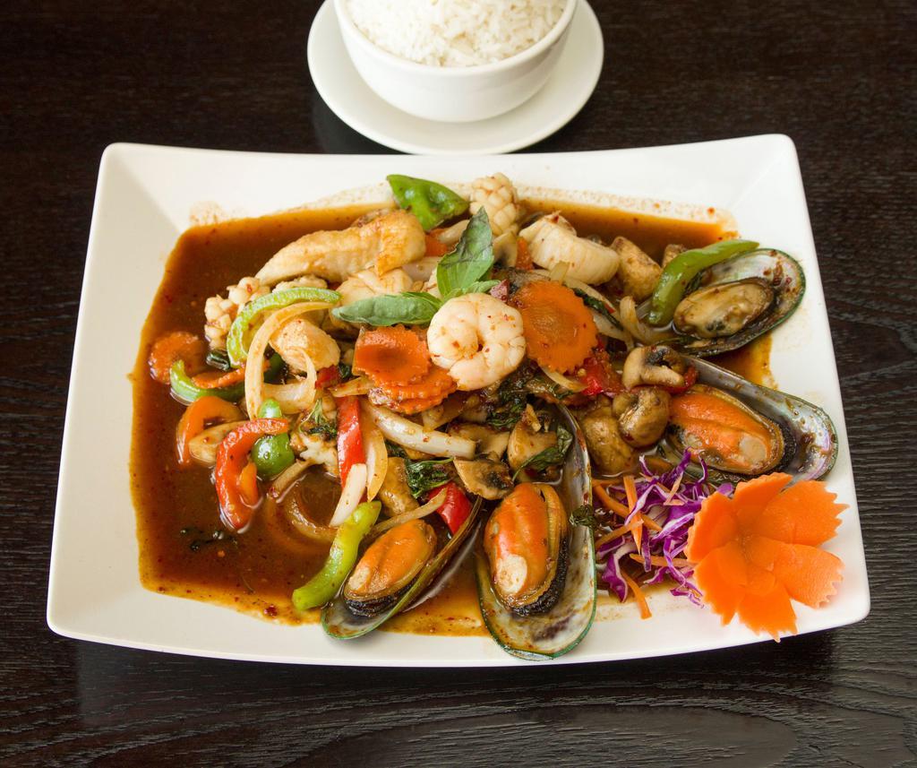 61. Ocean Seafood · Stir fried shrimp, fish, scallops, calamari and mussels, carrots, onions, mushrooms, bell peppers and Thai basil in special sauce.