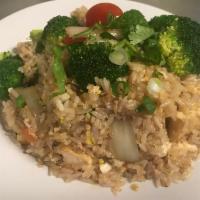 L6. Bangkok Style Fried Rice · Yummy fried rice, choice of protein, egg, broccoli, white onion, sliced peas and carrots, ch...