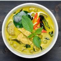 L17. Green Curry · Light green curry sauce, eggplant, bamboo, bell peppers and basil leaves.