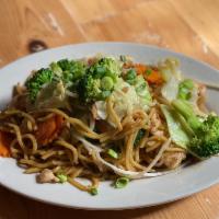 N4 Yakisoba · Egg noodle stir fried with broccoli, carrot, bean sprout, and onion.