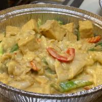 33. Golden Teak Noodles · Wide rice noodles, egg, broccoli, green beans, carrots, bell pepper and Thai basil stir-frie...