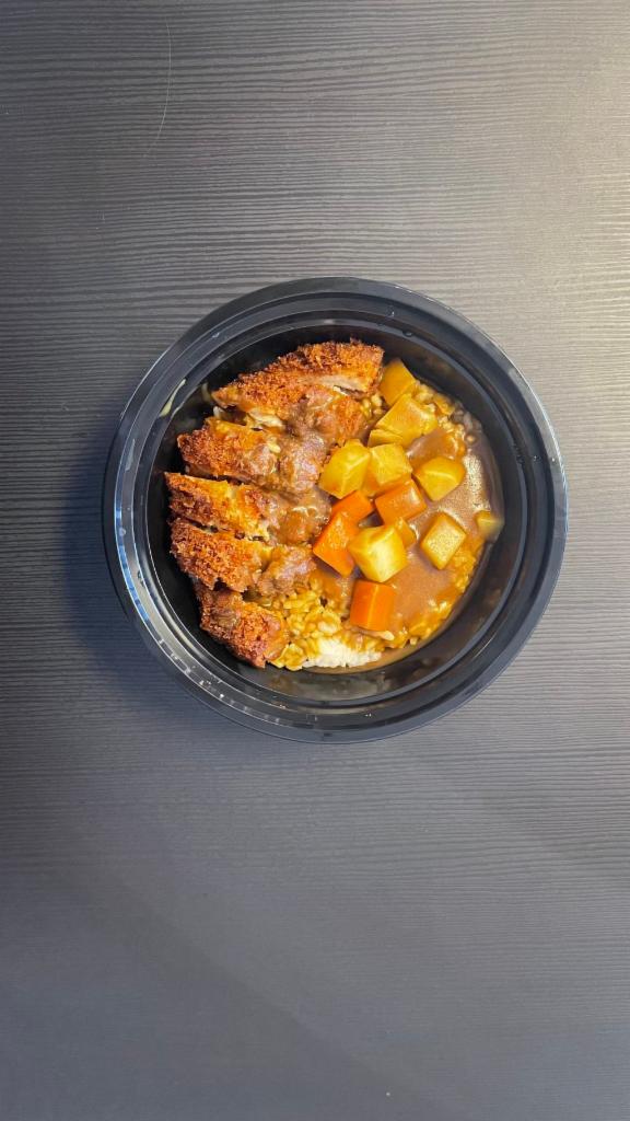Curry Chicken Tonkatsu Rice Bowl 咖喱鸡排饭 · Chicken Tonkatsu, vegetable(Carrots and Potatoes),Rice and curry sauce