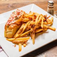 Lobster Roll  · Creamy lobster roll, tarragon, tomatoes and butter hoagie, red wine vinegar fries.