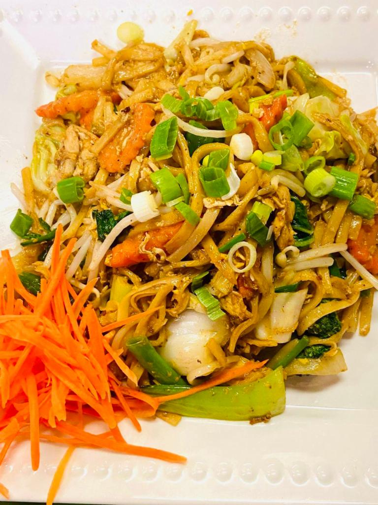 30. Lo Mein · Stir-fry noodles with cabb age, bok choy, green onion, snow pea, mushroom and broccoli.