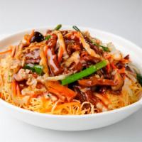 Pan Fried Noodle with Beef 牛肉兩面黃 · 