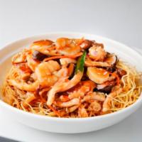 Pan Fried Seafood Noodle 海鮮兩面黃 · 