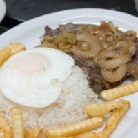 Bistec Encebollado · Beef saute with onions served with rice, beans and fried cassava.