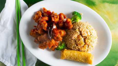 S7. General Tso's Chicken · Chunks of chicken stir-fried with our chef's spicy hot sauce and steam broccoli. Hot and spicy.