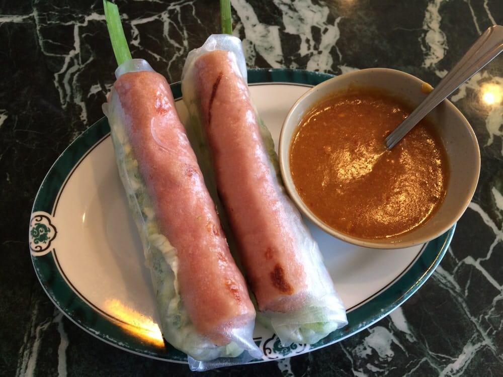 Vietnamese Grilled Pork Sausage Summer Rolls (Gỏi cuốn nem nướng) · 2 rolls.
Grilled pork sausage, rice noodle, shredded lettuce, and chives wrapped in Vietnamese rice paper. Served with house special dipping sauce.