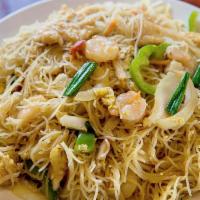 Singapore Rice Noodles · Shrimp, BBQ pork, Chicken, green peppers, onions and egg with curry sauce. Hot and spicy.