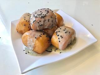 Fried Sweet Buns (v) 酥炸甜饅頭 · 6 sweet buns with a sweet black sesame glaze
*vegetarian