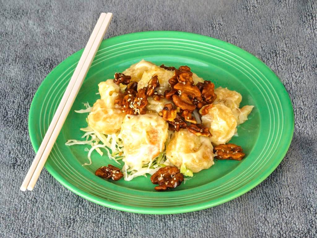 Honey Walnut Prawn 核桃蝦 · Crispy prawns with chef's special sauce.