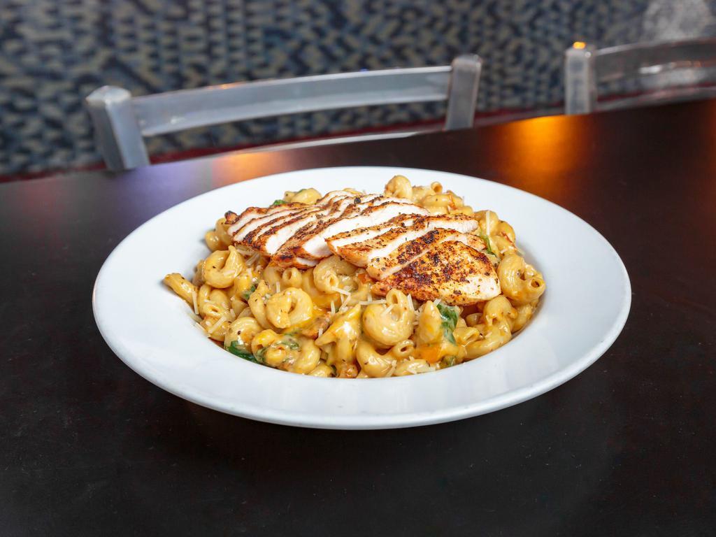 Tuscan Macaroni and Cheese  · Grilled chicken breast, baby spinach, sun-dried tomatoes and onions in a rich, creamy Parmesan, mozzarella and cheddar cheese sauce.