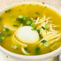Caldo de Gallina · Hen soup with vegetables .