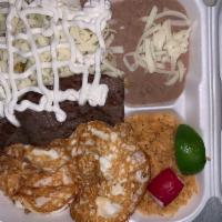 Carne y Huevos Chilaquiles · chilaquiles with Meat and eggs.