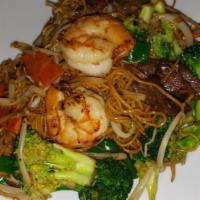 93. Combination Lo Mein · Stir fried egg noodles, celery, carrots, onion, bean sprouts, shrimp, pork, beef, and chicken.