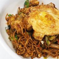 Maggi Mee · Lettuce, onion, bell pepper and topped with egg.