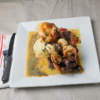 Churrasco con Camarones y Langosta · Flank steak with shrimp and lobster.