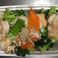 S14. Lake Tong Ting Shrimp · Fresh jumbo shrimp marinated with broccoli and Chinese mushroom in white sauce.
