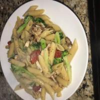 California Pasta · Includes Broccoli, Sun dried tomatoes, grilled chicken, in white garlic and oil sauce