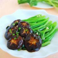 V6.Chinese black mushroom & bok choy 香菇扒菜心 · 