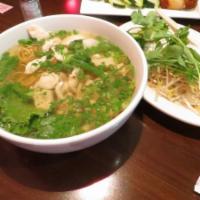 Mi Ga · Egg noodle soup with chicken.