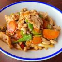 Cashew Nut · Garlic, roasted cashew nuts, bell peppers, onions, mushrooms, carrots and chili sauce.